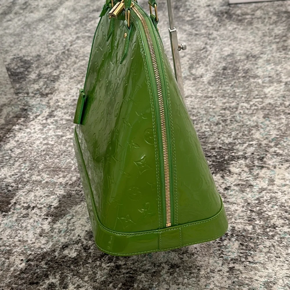 Louis Vuitton Alma GM - Limited Edition Vert Tonic Monogram Vernis - Picture 11 of 17